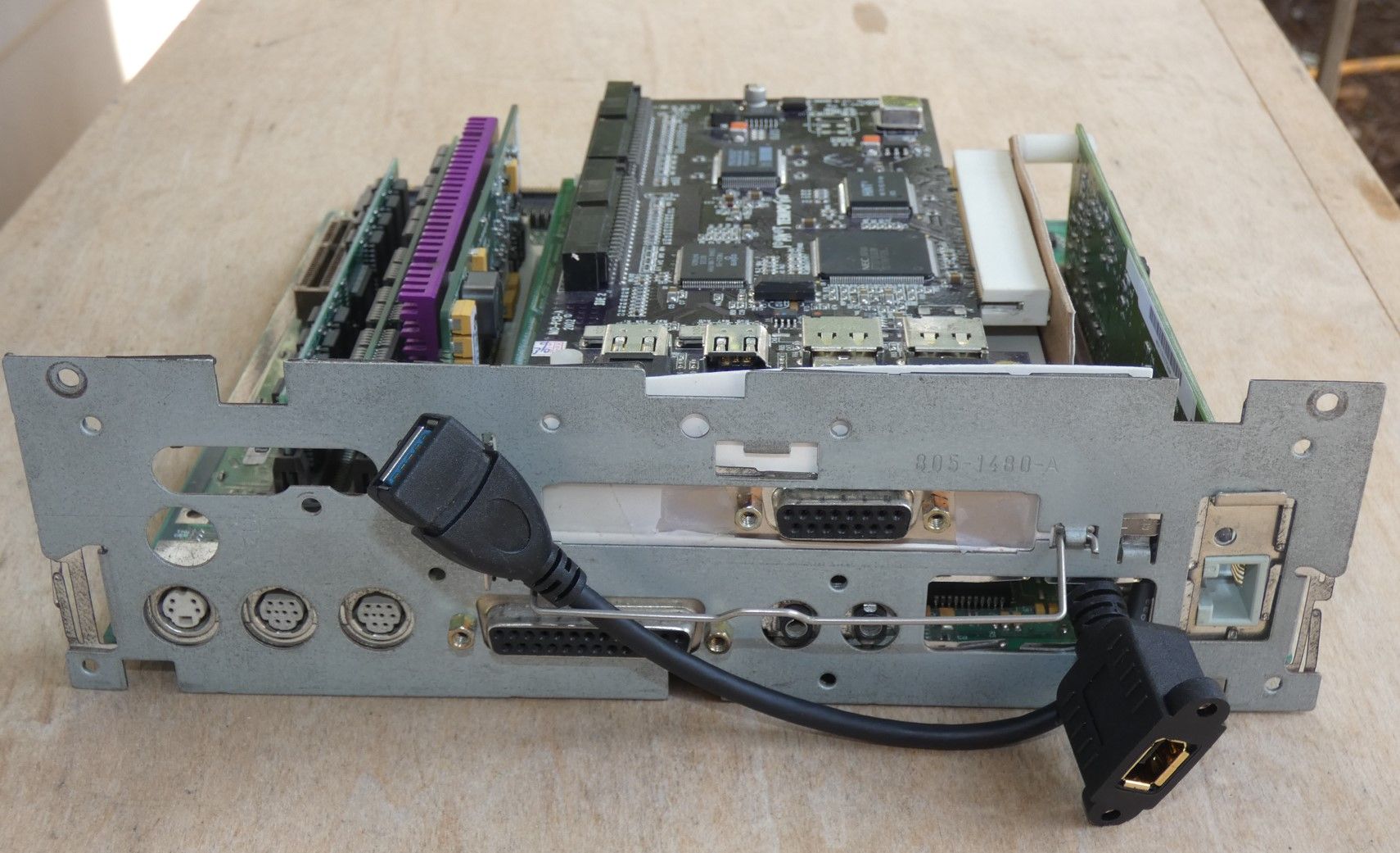 -TwiSlot-TEMPOtrio-Cables-Exit-Vestigial-PDF-Backplane-6360-2p.jpg